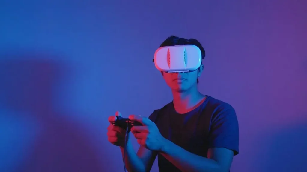 Eine Person mit Virtual Reality und Gamification